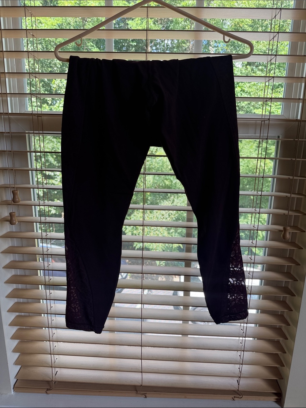 lululemon athletica maroon Lace-Trim Cropped Leggings